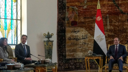 Посланичката на САЩ Херо Мустафа, държавният секретар на САЩ Антъни Блинкън и президентът на Египет Ал Сиси - Кайро, 6 февруари 2024