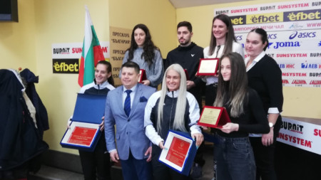 Българската федерация по бадминтон награди най добрите си състезатели за 2021