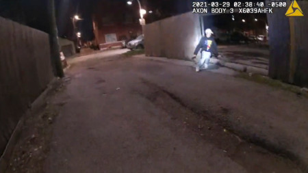 Полицията в Чикаго разпространи кадри на които се вижда как