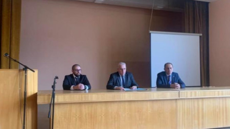 Ст. комиар Тород Петров (вляво)  поредният нов директор на полоцията в Кюстендил