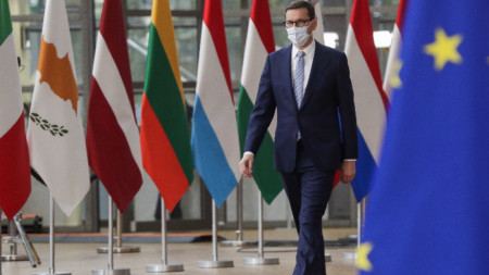 Сблъсъкът между Полша и европейските инстнитуции доминира началото на срещата
