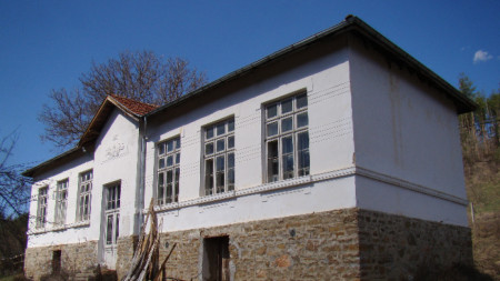Общината в Невестино е ремонтирала половината от бившето училище в Смоличано. То става школа по изкуствата и ще работи целогодишно. 