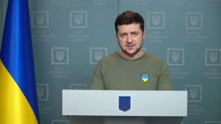 Украинският президент Володимир Зеленски днес отново призова международната общност да