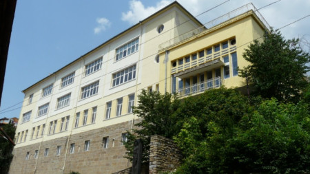 Старопрестолната гимназия по икономика във Велико Търново да носи името