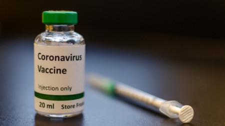В петък беше светът достигнат крайъгълен камък на ваксинацията срещу