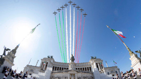 Висш пилотаж на италианските ВВС Frecce tricolori, Рим, 2 юни 2023 г. 