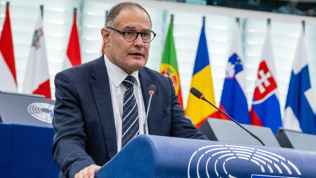 Фабрис Лежери говори в Европейския парламент в Страсбург, Франция, архив, 7 октомври 2025 г.