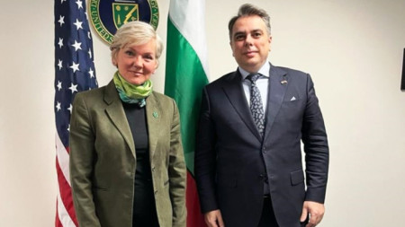 US Secretary of Energy Jennifer Granholm (L) and Bulgaria’s Minister of Finance Assen Vassilev (R)