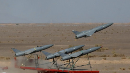 Снимка, предоставена от офиса на иранската армия, показва военен дрон, използван по време на учение на неизвестно място, Иран, август 2022 г. 