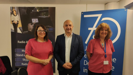 MEP Gordan Bosanac with BNR's Irina Nedeva and Angelina Piskova