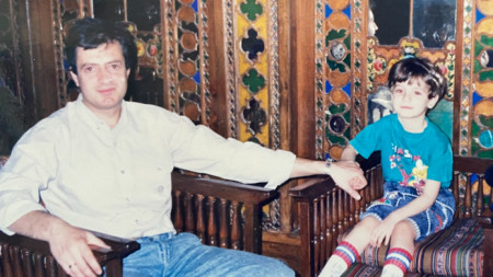 Златина Зехирова с баща си по време на годините, прекарани в Иран