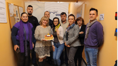Екипът на Радиото се почерпи с вкусна торта за празника на 