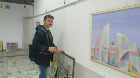 Йордан Йорданов реди изложбата на своите колеги