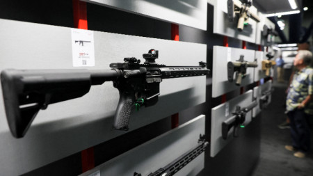 Пушка AR-15 на оръжейно изложение в Тексас.