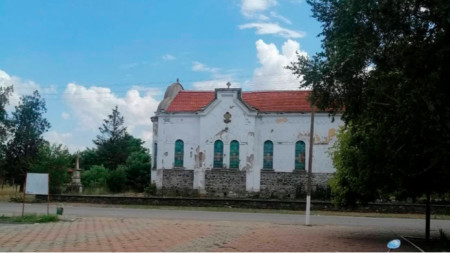 Центърът и църквата в село Събрано