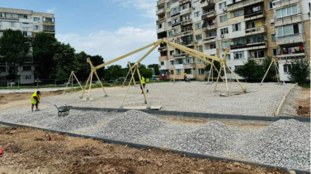 Първата в страната покрита детска площадка се строи във Враца