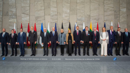 Среща на министрите на отбраната на страните от НАТО в Брюксел.