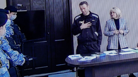 Руски съд осъди Навални на 9 години затвор по обвинения за измама