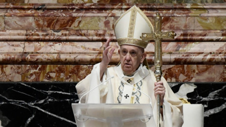 Папа Франциск и украинският президент Володимир Зеленски проведоха телефонен разговор