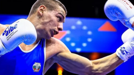 Кристиян Николов отпадна в осминафиналите на Световното първенство по бокс