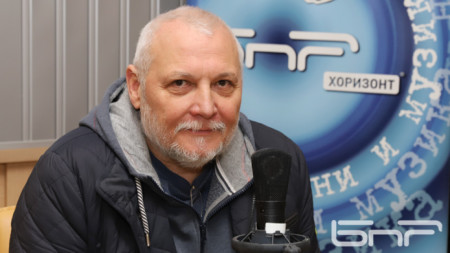 проф.Светослав Овчаров