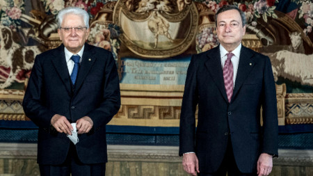 Президентът Серджо Матарела (вляво) с Марио Драги.