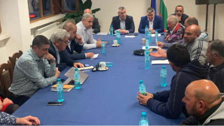 Agriculture Minister Georgi Tahov met with livestock breeders from the region and representatives of the affected farms