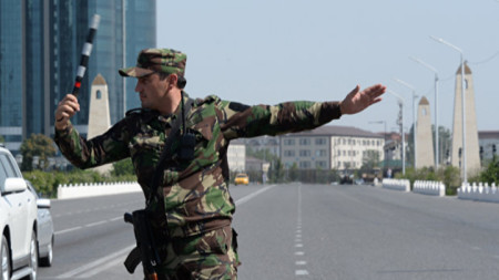 Служител на чеченското МВР в столицата Грозни