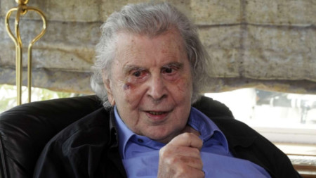 Гръцкият композитор Микис Теодоракис почина на 96 годишна възраст съобщи гръцкото