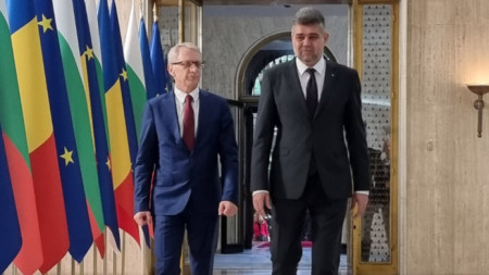 Премьер-министр Николай Денков и его румынский коллега Марчел Чолаку