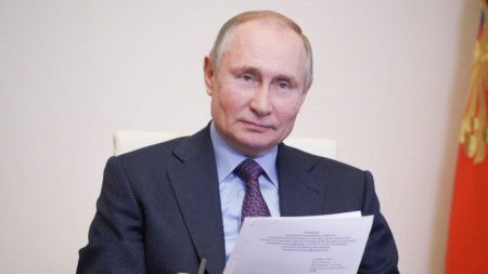 Руският президент Владимир Путин в резиденцияята си 