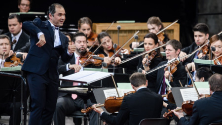Туган Сохиев, главен диригент на Болшой театър, дирижира берлинските филхармоници - Берлин, 29 юни 2019
