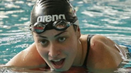 Диана Петкова зае осмо място във финала на 50 метра бруст на европейското първенство по плуване в Румъния