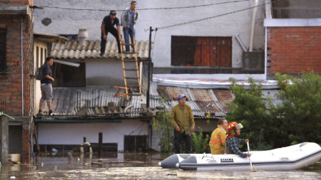 Наводнения след проливни дъждове в Кито причиниха смъртта на шестима