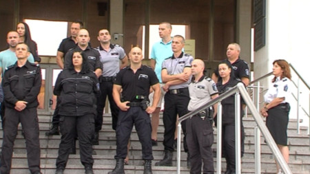 Надзиратели протестираха в понеделник, 25 юли, и в Бургас.