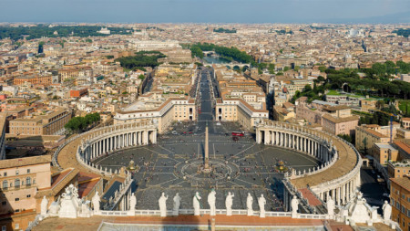 Ватиканът отправи безпрецедентно официално дипломатическо възражение към италиански проектозакон срещу
