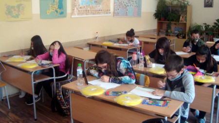 В София учениците от 1 до 6 клас и от