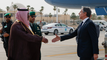 Държавният секретар на САЩ Антъни Блинкън пристигна днес в Саудитска Арабия, откъдето започва обиколка в Близкия изток.