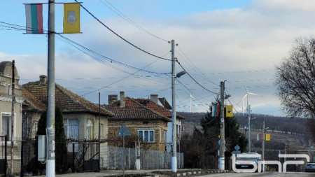 Изглед от Вълчи дол към турбините в съседното селище - Суворово