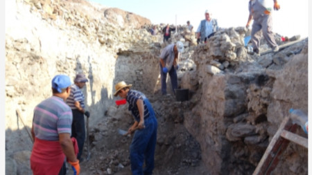 Ценнна находка откриха археолозите при проучването на средновековната крепост Русокастро