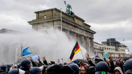 Протест срещу ограничителните мерки в Берлин, 18 ноември 2020 г.