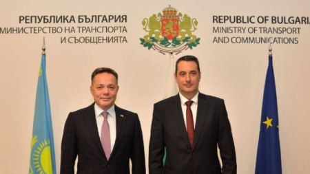 Bulgarian Minister of Transport and Communications Georgi Gvozdeykov (R) at a meeting with the Ambassador of Kazakhstan Viktor Temirbayev.