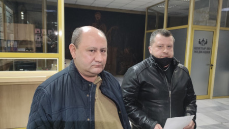 Районният прокурор на Велико Търново Тихомир Шабов (вляво) и говорителят на прокуратурата в старата столица Тотко Тотев