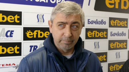 Олександър Севидов като треньор на Верея.