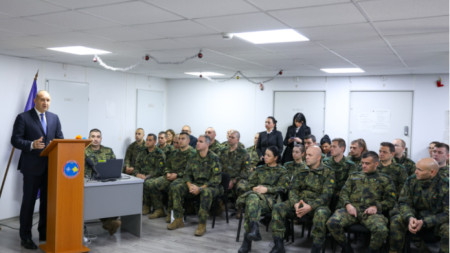 Президент Румен Радев се срещна с българските военни в KFOR
