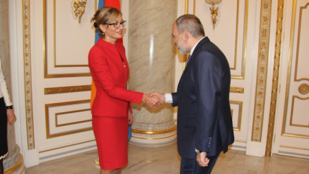 Екатерина Захариева се срещна с арменския премиер Никол Пашинян.