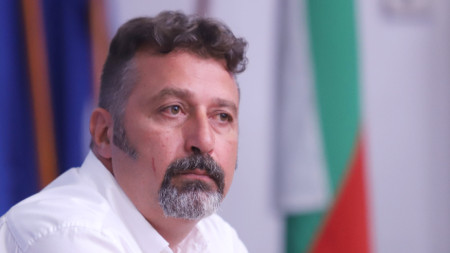 Крайно време е политиката в България да престане да се