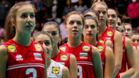 Националният отбор на България по волейбол за девойки до 18 години започна със загуба световното първенство