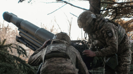Украински бойци на позиция край Авдеевка