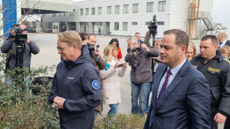 Министърът на вътрешните работи Калин Стоянов (вдясно) и изпълнителният директор на Европейската агенция за гранична и брегова охрана (Фронтекс) Ханс Лейтенс.